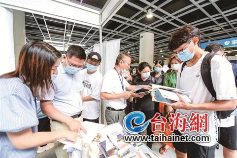 教育咨詢服務(wù)大獲好評，數(shù)萬人次前來咨詢?nèi)〗?jīng)